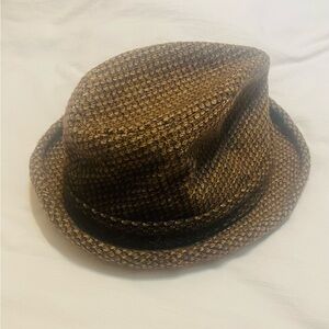 Woolrich Vintage Men's Fedora
Herringbone Tweed Hat With Feather In The Band